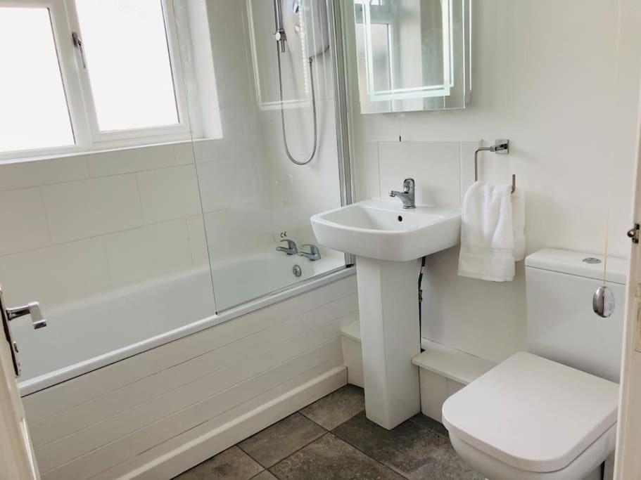 Welcoming Bungalow With Parking And Garden St Agnes  Buitenkant foto